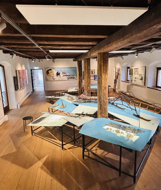 Wintersport in der Dauerausstellung im Museum. | Foto: Kogler
