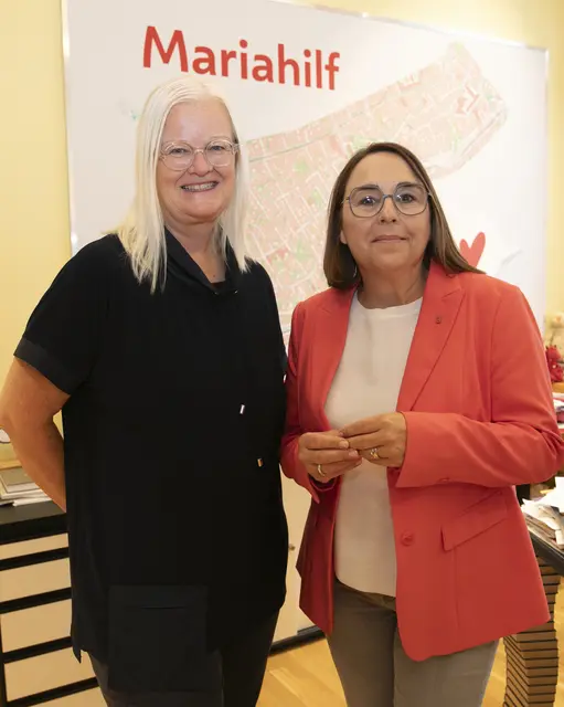 (v.l.) Bezirksrätin Birgit Angel (SPÖ) mit Bezirksvizin Julia Lessacher (SPÖ). | Foto: BV6
