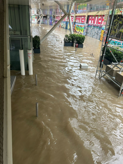 Spuren hatte das Hochwasser etwa beim bekannten "Motto am Fluss" hinterlassen, das direkt am Donaukanal, Höhe Schwedenplatz, steht. | Foto: Motto Group