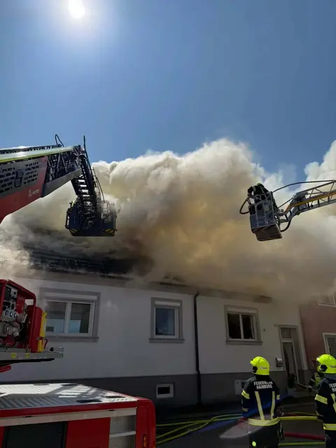 Die Hitze und der schwierige Einsatz forderte die Atemschutzträger. | Foto: FF Hainburg