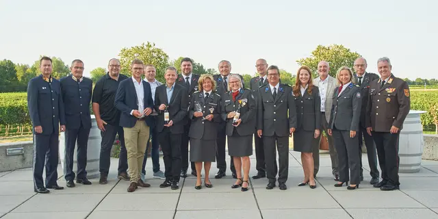 Beim Weingut Eichenwald in Horitschon wurden die neuen Jahrgänge des RED CROSS WINE erstmals verkostet. | Foto: Rodica Zita Wuerth/Red cross wine