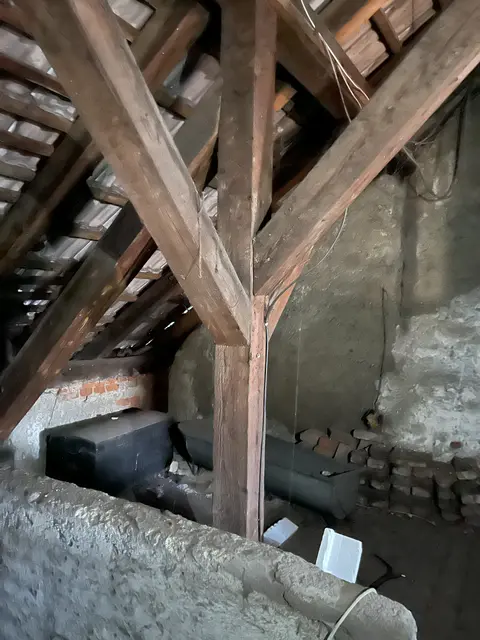 Das Dachgeschoß vor der Trockenbauarbeit. | Foto: Visic