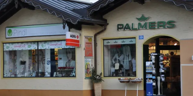 Die Drogerie in Abtenau ist ebenfalls ein wichtiger Bestandteil des Familienunternehmens und bietet ein umfassendes Sortiment sowie persönliche Beratung, die Kunden seit Jahrzehnten schätzen. | Foto: Pindl