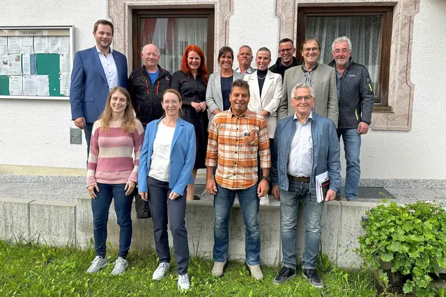Auch ein Treffen mit den Bürgermeister:innen des Planungsverbandes Oberes Lechtal stand auf dem Programm. | Foto: Land Tirol