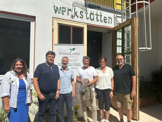 Doris-Grit Schwarz, Michael Jernej, Reinhard Schildberger, Stefan Sandriesser, Ulrike Wagner und Thomas Silmbroth (von links) bei der Abschlussveranstaltung des "Klar! Klima-Camps" am Werkhof Bistrica. | Foto: Foto: Werkhof Bistrica