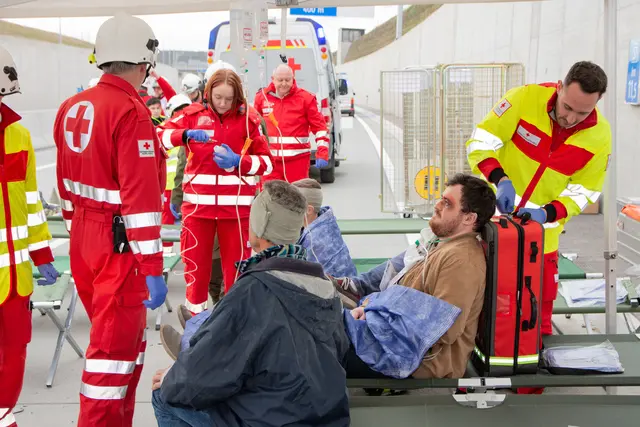 Das Rote Kreuz Jennersdorf sucht für eine Übung am 30. August freiwillige Statistinnen und Statisten, die als verletzte oder unverletzte Betroffene mitwirken. | Foto: Rotes Kreuz