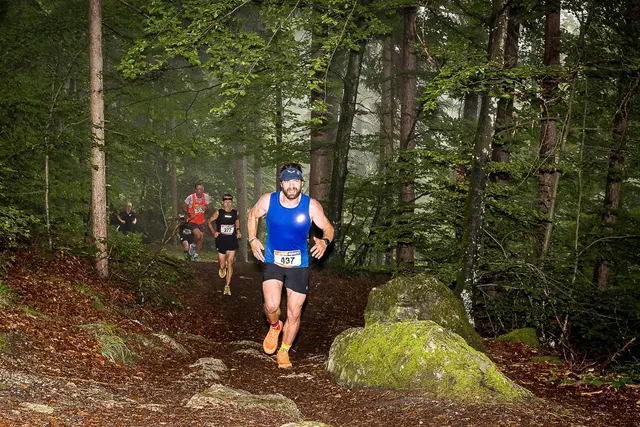 Entlang der Strecke und im Zielbereich wurden die Läufer und Läuferinnen von etlichen Zuschauern angefeuert. | Foto: Christina Passegger/Ingo Erlacher