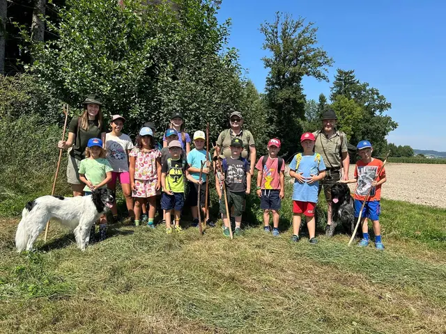 Der Nachmittag im Wald verging für Klein und Groß wie im Fluge.  | Foto: Pöttinger