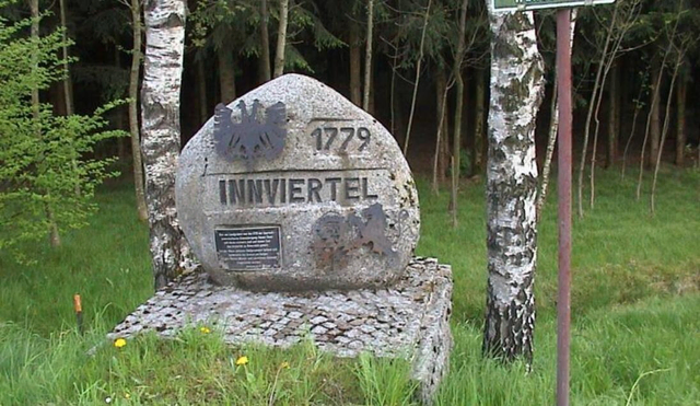 Der 14 Kilometer lange historische Wanderweg in St. Willibald beginnt beim Pfarrhof, ist gut ausgeschildert und familienfreundlich. Er kann auch in Teilabschnitten gegangen werden. | Foto: Gemeinde St. Willibald