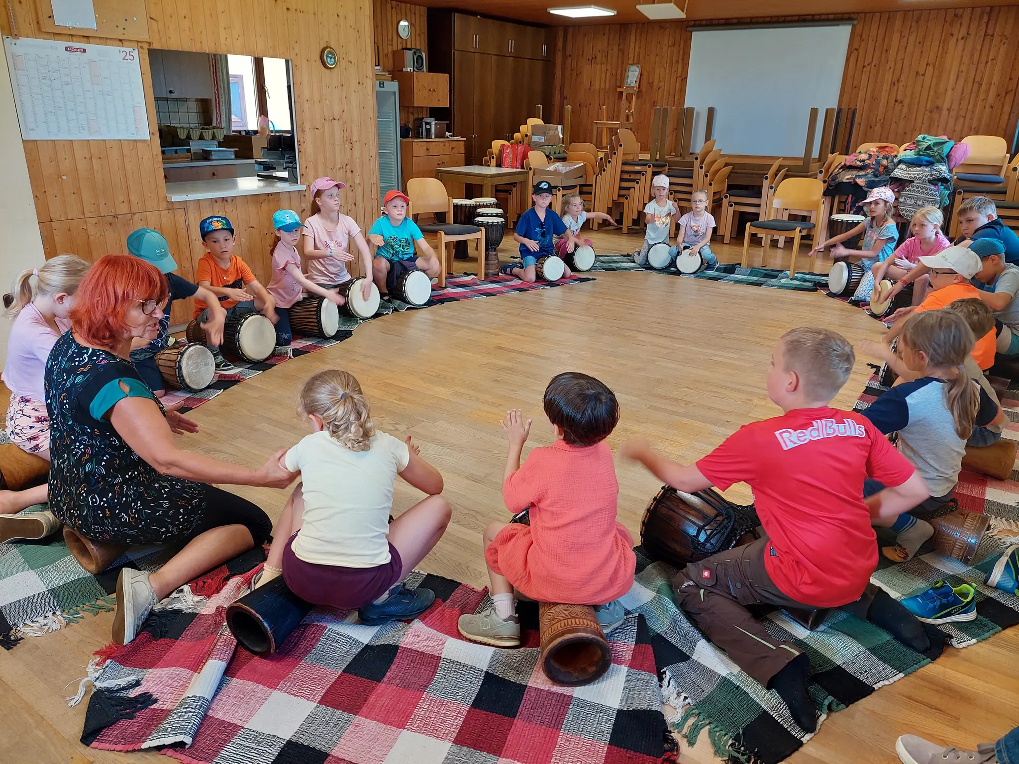 Beim-Trommelworkshop-bebte-beinahe-die-Erde