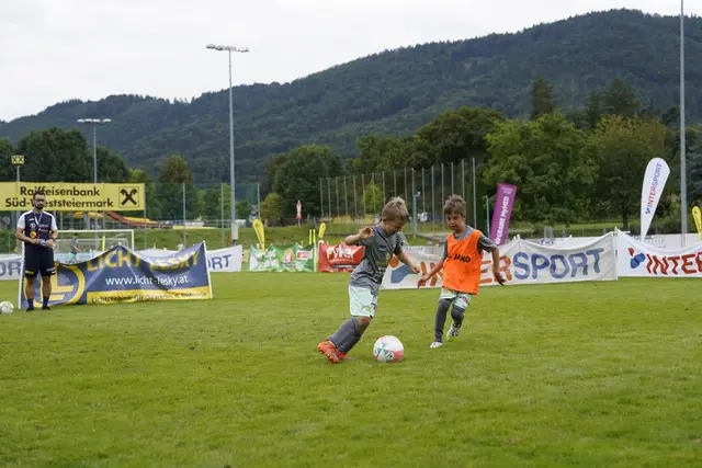 Die Kinder konnten beim Sommercamp in Hollenegg fünf Tage lang Spaß am Fußballplatz haben. | Foto: Michl