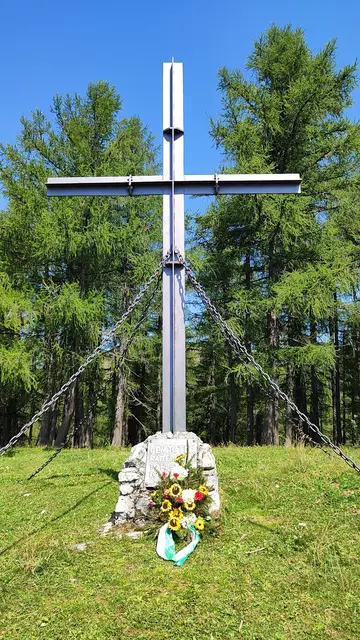 das Kreuz wurde den Toten der beiden Weltkriege gewidmet... | Foto: I.Wozonig