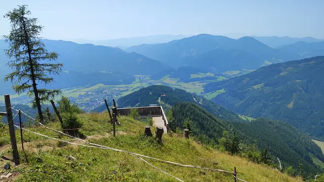 wir gehen den Steig zur Aussichtsplattform hinunter... | Foto: I.Wozonig