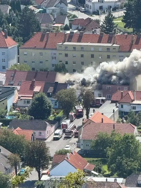 Der Rauch war weithin zu sehen.  | Foto: FF Hainburg