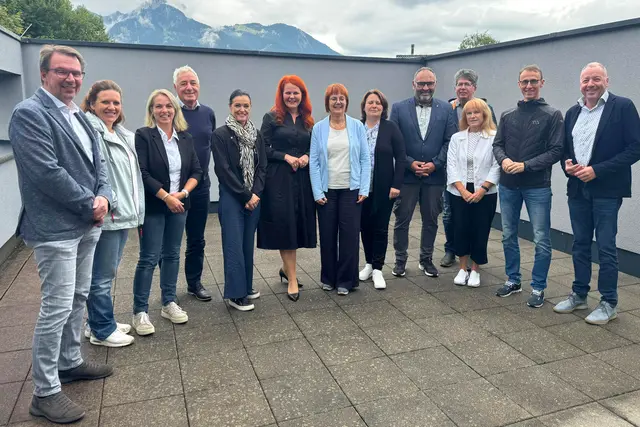 LRin. Hagele mit den Bürgermeister:innen des Planungsverbandes Reuttener Talkessel. | Foto: Land Tirol