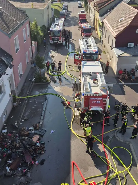 Zwei Feuerwehren wurden noch nachalarmiert. | Foto: FF Hainburg