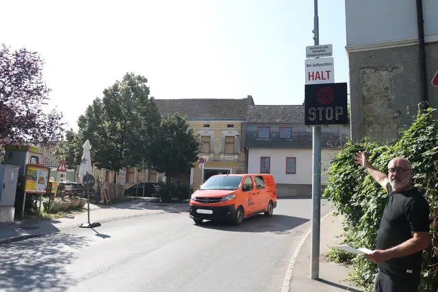 Die einspurige Enge samt sensorgesteuerter Ampelanlage hat sich bewährt, so der Kritzendorfer Heinz Ressl.  | Foto: MeinBezirk/Seebacher