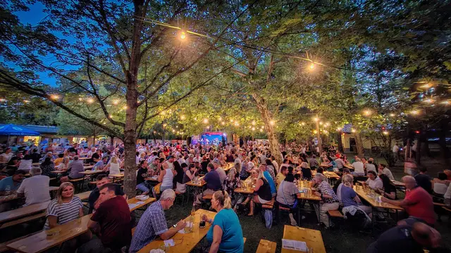 Volles Haus und ausgelassene Stimmung beim FF Fest in Utzenlaa. | Foto: FF Utzenlaa