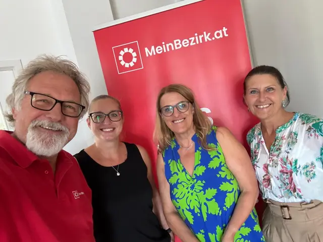 Willkommen in der MeinBezirk-Redaktion: Redakteur Peter Zezula, Teamleiterin Producing Jenny Reisner, Staatsekretärin Ulrike Königsberger-Ludwig und ihre Pressesprecherin Karin Zeiler. | Foto: MeinBezirk