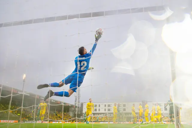 Sowohl Spieler als auch Fans sollten ein gewisses Maß an Wetterfestigkeit aufweisen. | Foto: GEPA
