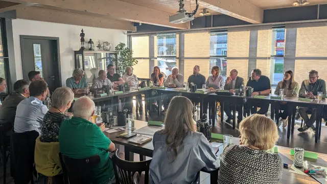 Diskussion zur Elektrifizierung der Bahnstrecke Mühldorf – Simbach.  | Foto: Krompaß