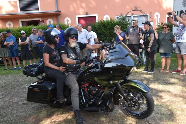 Echte Biker stellten sich wieder in den Dienst der guten Sache. | Foto: Michael Strini
