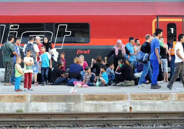 Vor zehn Jahren konnte Wien mithilfe von zahlreichen Freiwilligen die täglich eintreffenden Flüchtlinge versorgen und unterstützen. | Foto: Clemens Fabry / Die Presse / picturedesk.com