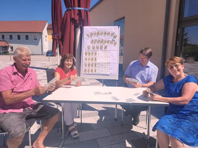 Tarockierer von Nah und Fern sind herzlich eingeladen zum Bezirksturnier des Seniorenbundes in Waldneukirchen, Organisator Josef Pramhas (links) und seine Tarockierer freuen sich auf viele Gäste