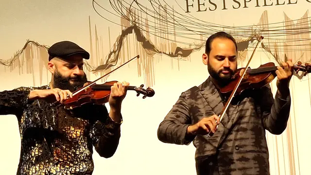 Roman und Ondrej Jánoska mit ihrem Ensemble begeisterten. | Foto: Josef Wind