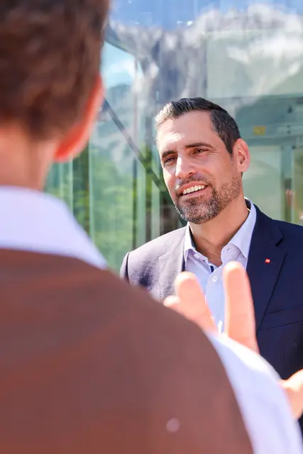 Schmid: „Wir sehen Wohnen als Grundrecht. Deshalb wird mit der SPÖ und LH-Stv. Philip Wohlgemuth bei der Tiroler Wohnbauförderung nicht gespart.“ | Foto: Matt