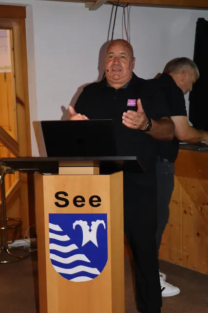 Albert Tschallener ist Regisseur und Ideengeber.  | Foto: Elisabeth Zangerl