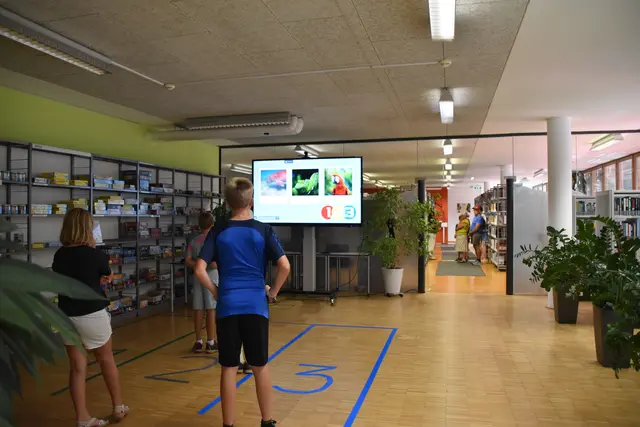 In der "kubi"-Bibliothek gab es ein Kinderprogramm – unter anderem mit "1, 2 oder 3".  | Foto: Barbara Fluckinger