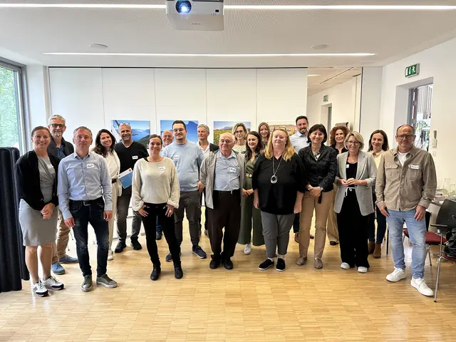 In einer Ideenwerkstatt entwickelten Wirtschaftstreibende sowie Vertreter von Bildungseinrichtungen, AMS und MINT-Regionen gemeinsam Ansätze, um die Arbeitskräfte von morgen für MINT-Berufe zu begeistern. | Foto: Technologiezentrum Mondseeland