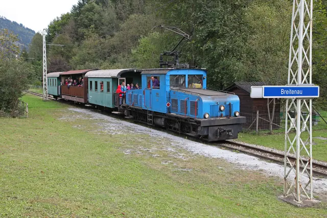 Zusätzlich zum Güterverkehr werden seit 2007 auf der Strecke zwischen dem Bahnhof Mixnitz-Bärenschützklamm und dem Gelände des Magnesitwerks der RHI in Breitenau am Hochlantsch Nostalgiefahrten angeboten. | Foto: Breitenauerbahn