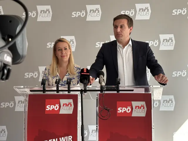 Im Rahmen einer Pressekonferenz sprechen Haider-Wittmann und Hergovich von einer "historischen Chance". Hergovich sagt Unterstützung durch die SPÖ-Regierungsmitglieder im Land zu, man werde eine finanzielle Unterstützung der Stadt befürworten. Er ruft ebenso die anderen dazu auf, es der SPÖ gleichzutun. | Foto: Sandra Schütz