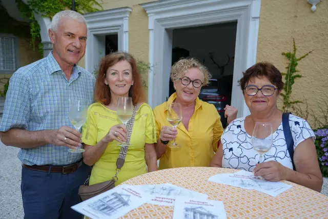 Gottfried und Christiane Forstenpointner, Petra Kirchberger und Annemarie Ruprechtsberger besuchten das Schlosskonzert in Eferding. | Foto: Markus Hauser
