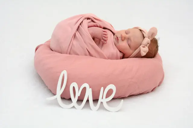 Name: Melina
Geburtsdatum: 04.08.2025
Gewicht: 3.380 g
Größe: 54 cm
Eltern: Isabella und Marijo Barbic aus Kindberg | Foto: Babysmile