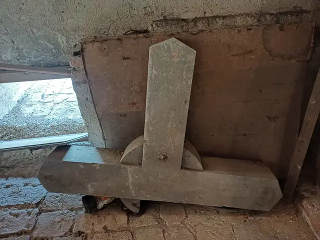 Nochmal Glück gehabt: Beim Sturz des Marmorkreuzes wurde niemand verletzt.
