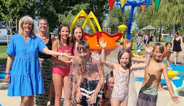 Heute Vormittag wurde der neue Wasserspray-Park von vielen Wasserratten in Beschlag genommen. | Foto: Stadtgemeinde Neusiedl am See