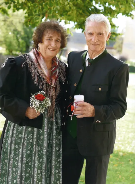 Anna und Franz Frissenbichler aus Passail feierten "Eiserne Hochzeit" im Kreise ihrer Familie. | Foto: zVg.