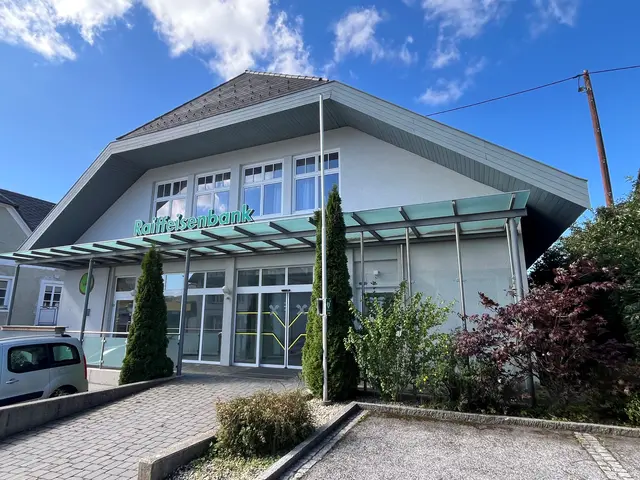 Das einstige Bankgstellenebäude kaufte die Gemeinde. | Foto: Julia Haubenwaller