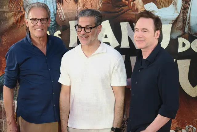 v.l. Tramitz, Kavanian und Herbig im Blitzlichtgewitter.  | Foto: Patricia Hillinger/MeinBezirk