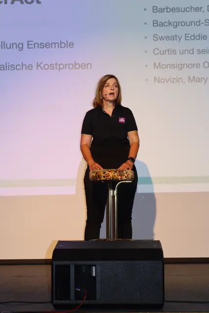 Auch Helene Gstrein gewährte eine Gesangseinlage.  | Foto: Elisabeth Zangerl