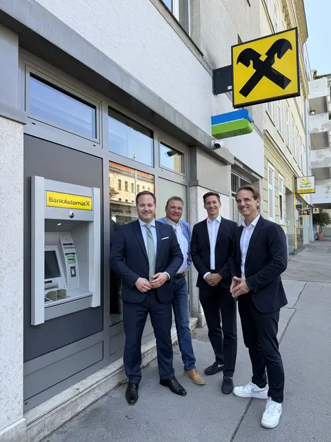 Zwei Bankomaten stehen direkt am Veranstaltungsgelände bereit.  | Foto: BV19