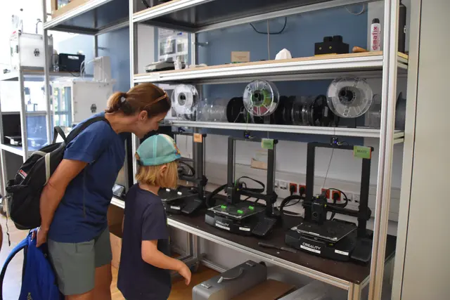 Wie Legosteine per 3D-Drucker hergestellt werden können – das und mehr erfuhren Besucher in den Labs. | Foto: Barbara Fluckinger