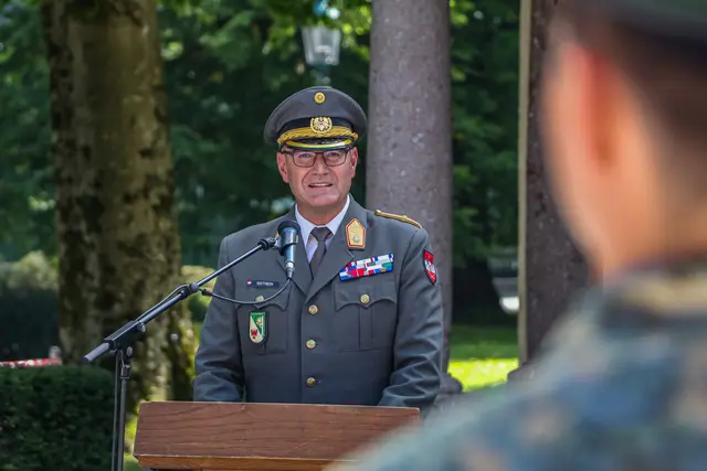 Militärkommandant Brigadier Ingo Gstrein hob die Rolle einer starken Verteidigung hervor. | Foto: BMLV / Hansjörg Raggl