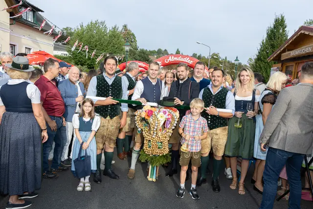 Rund 100.000 Besucher verbucht der Neustifter Kirtag jährlich. So sah es 2024 bei der Eröffnung aus. | Foto: René Brunhölzl/MeinBezirk