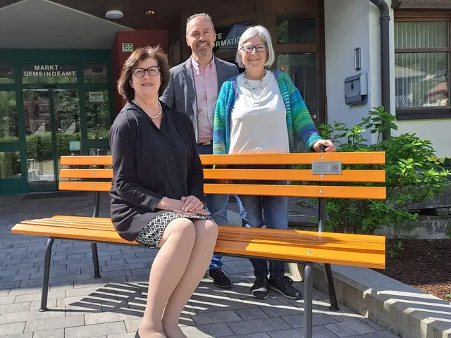 Bgm. Markus Salcher mit Vertreterinnen des Soroptimist Clubs, Frau Ingrid Plozner und Barbara Klauss  | Foto: Marktgemeinde Kirchbach