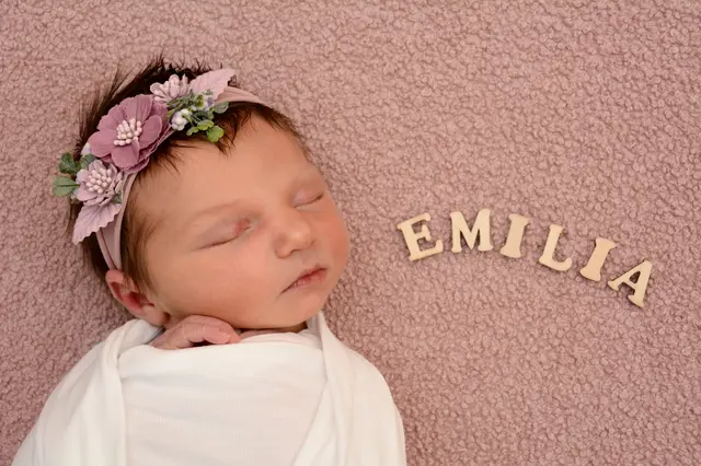 Name: Emilia
Geburtsdatum: 09.08.2025
Gewicht: 3.555 g
Größe: 52 cm
Eltern: Jasmin und Michael Höfer aus Kindberg | Foto: Babysmile