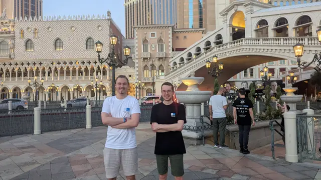 Jonas Heschl und Stefan Machherndl in Las Vegas. | Foto: FHSTP / Stefan Machherndl